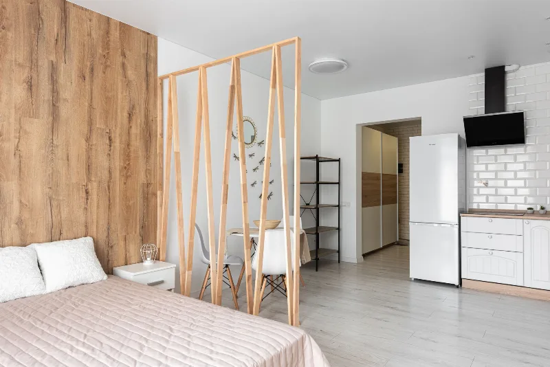 Sakin Ortamda Minimalist Tiny House Dekorasyonu